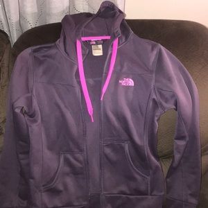 Women’s Northface sweater with zipper up